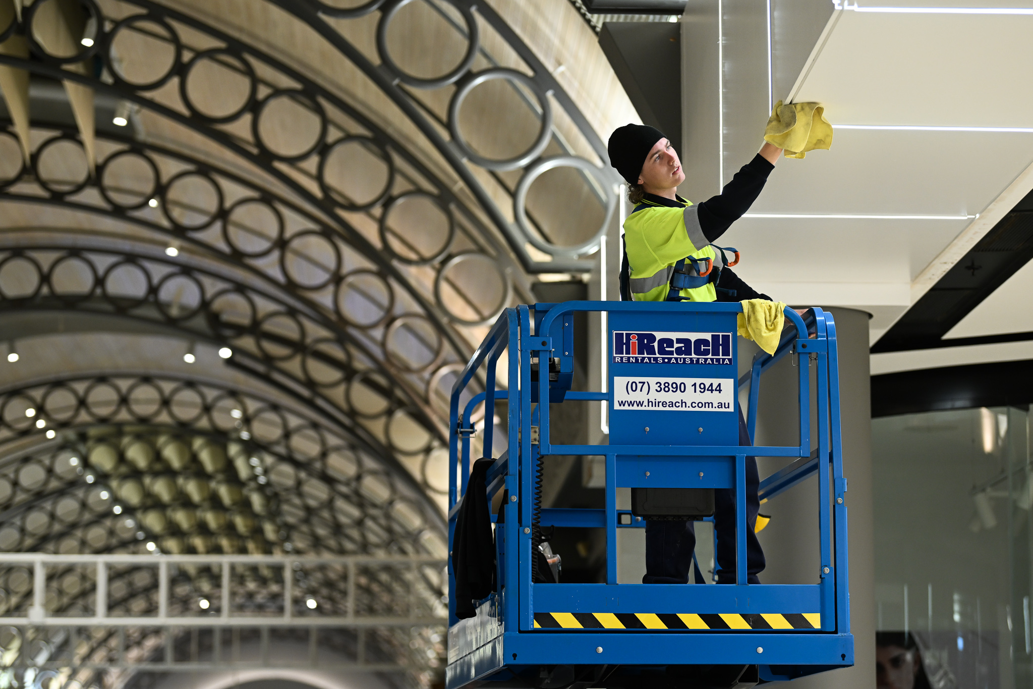 Ladderfree High Access Cleaning System By CMS - Clean Management ...